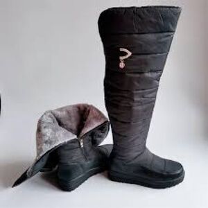 These are a pair of black Joeusty boots are down-filled and over-the-knee.